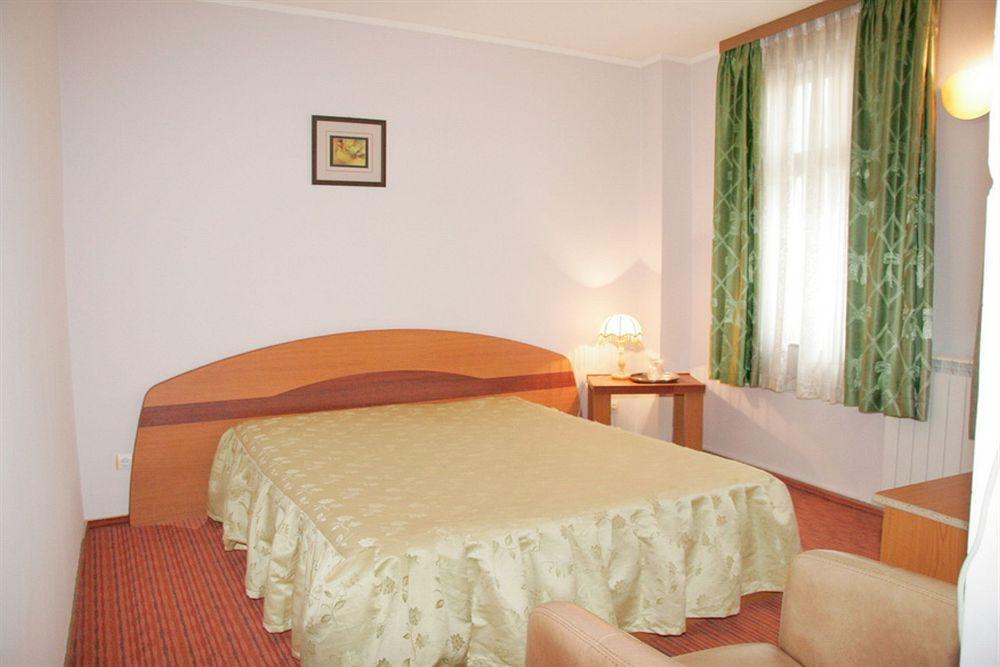 Hotel Amphitryon 3*