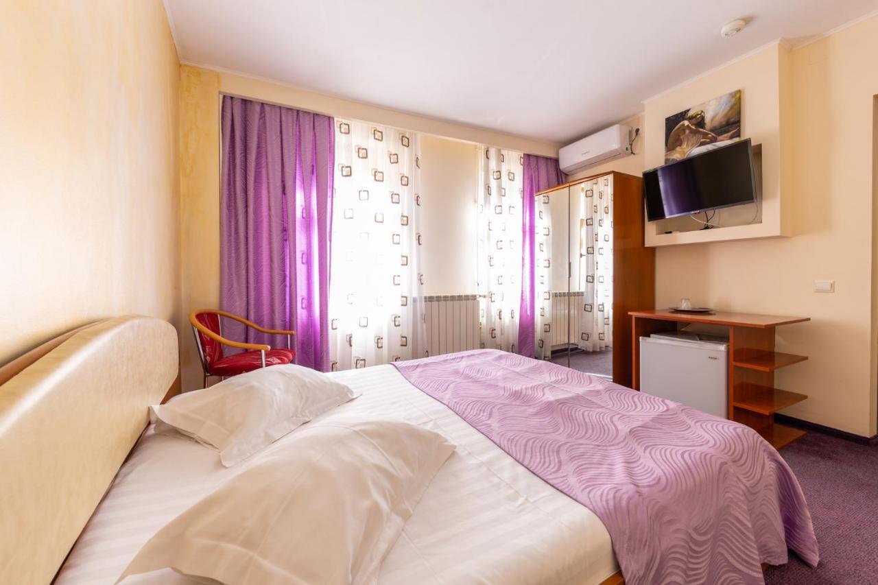 Amphitryon Hotel 3*