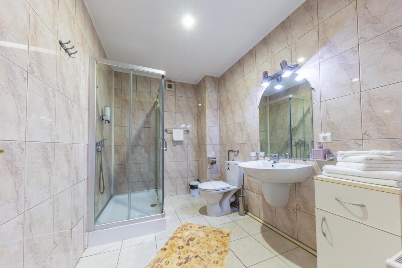 Amphitryon Hotel