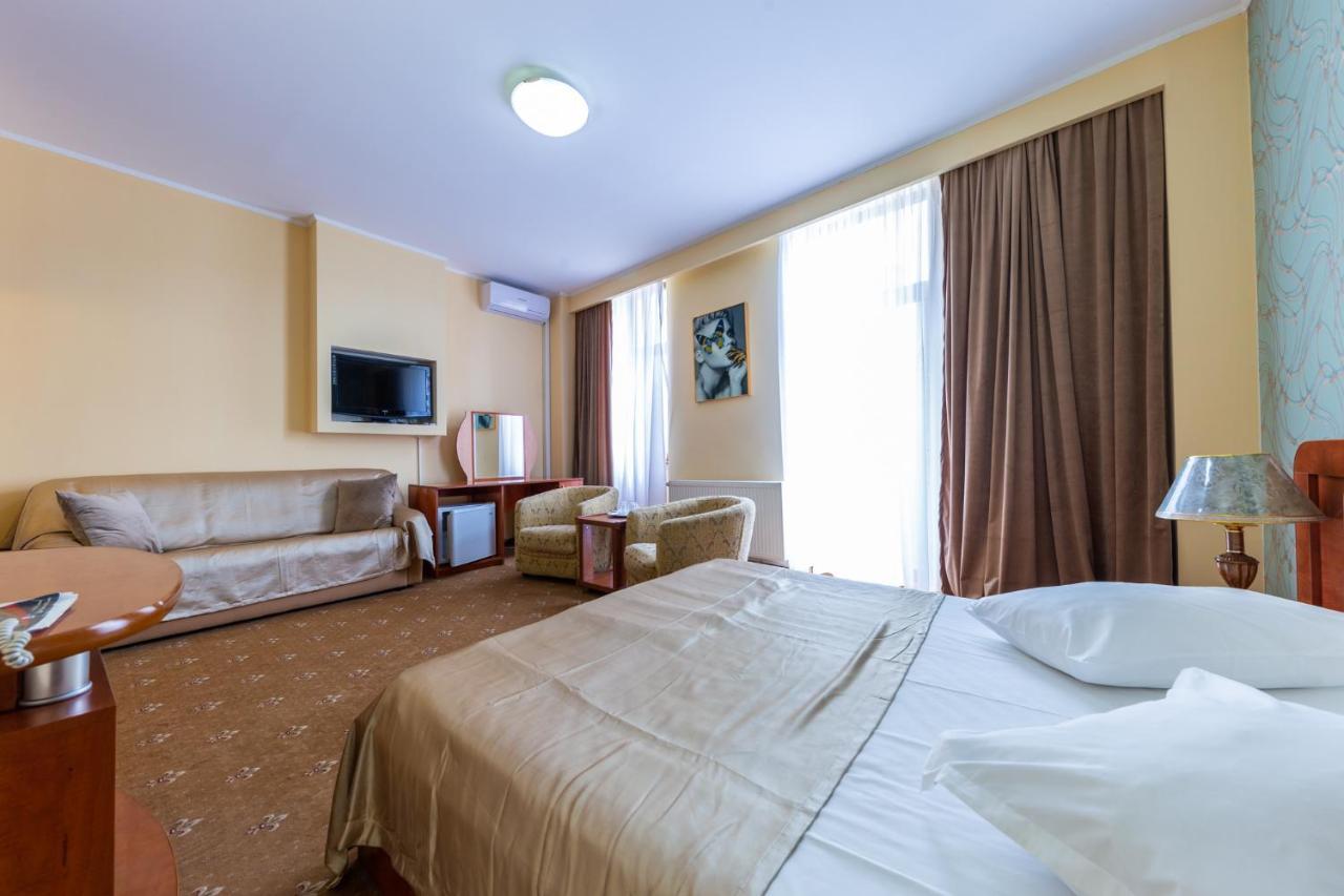 Amphitryon Hotel 3*