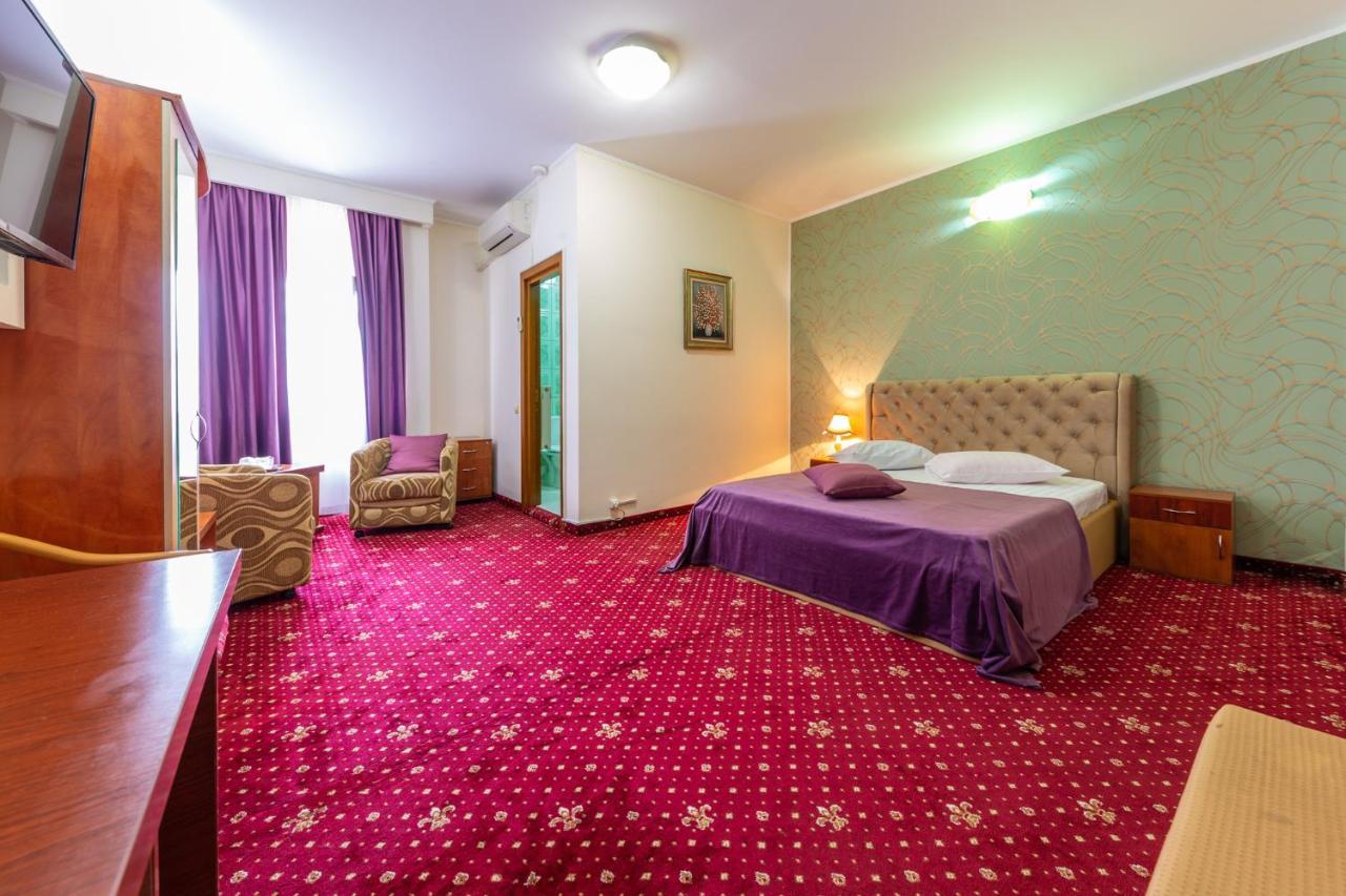 Amphitryon Hotel 3*