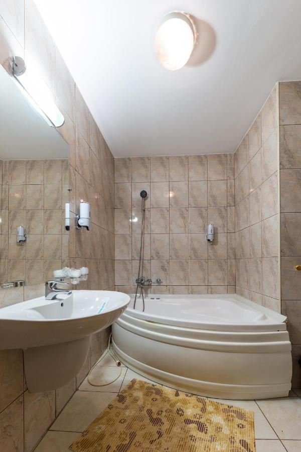 Amphitryon Hotel 3*