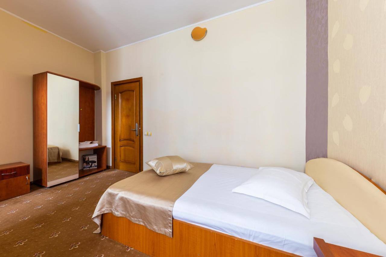 Amphitryon Hotel 3*