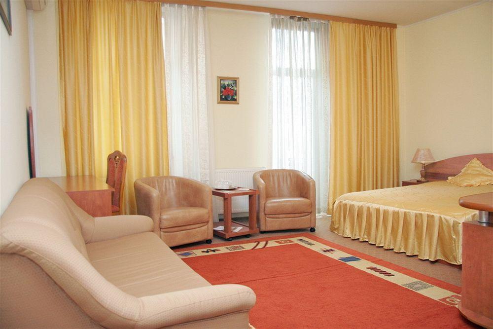 Amphitryon Hotel 3*