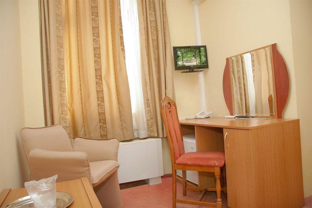Amphitryon Hotel 3*