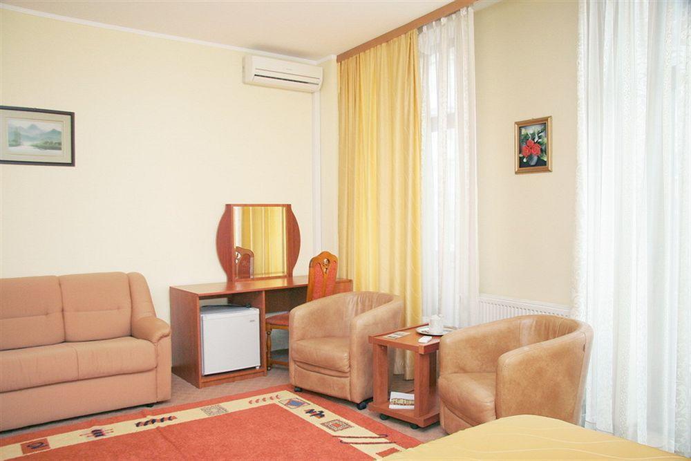 Amphitryon Hotel 3*