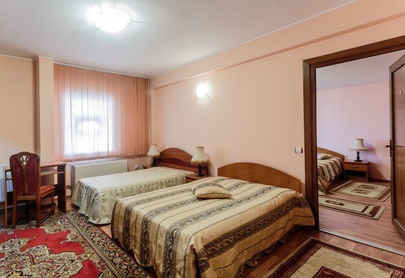 Amphitryon Hotel